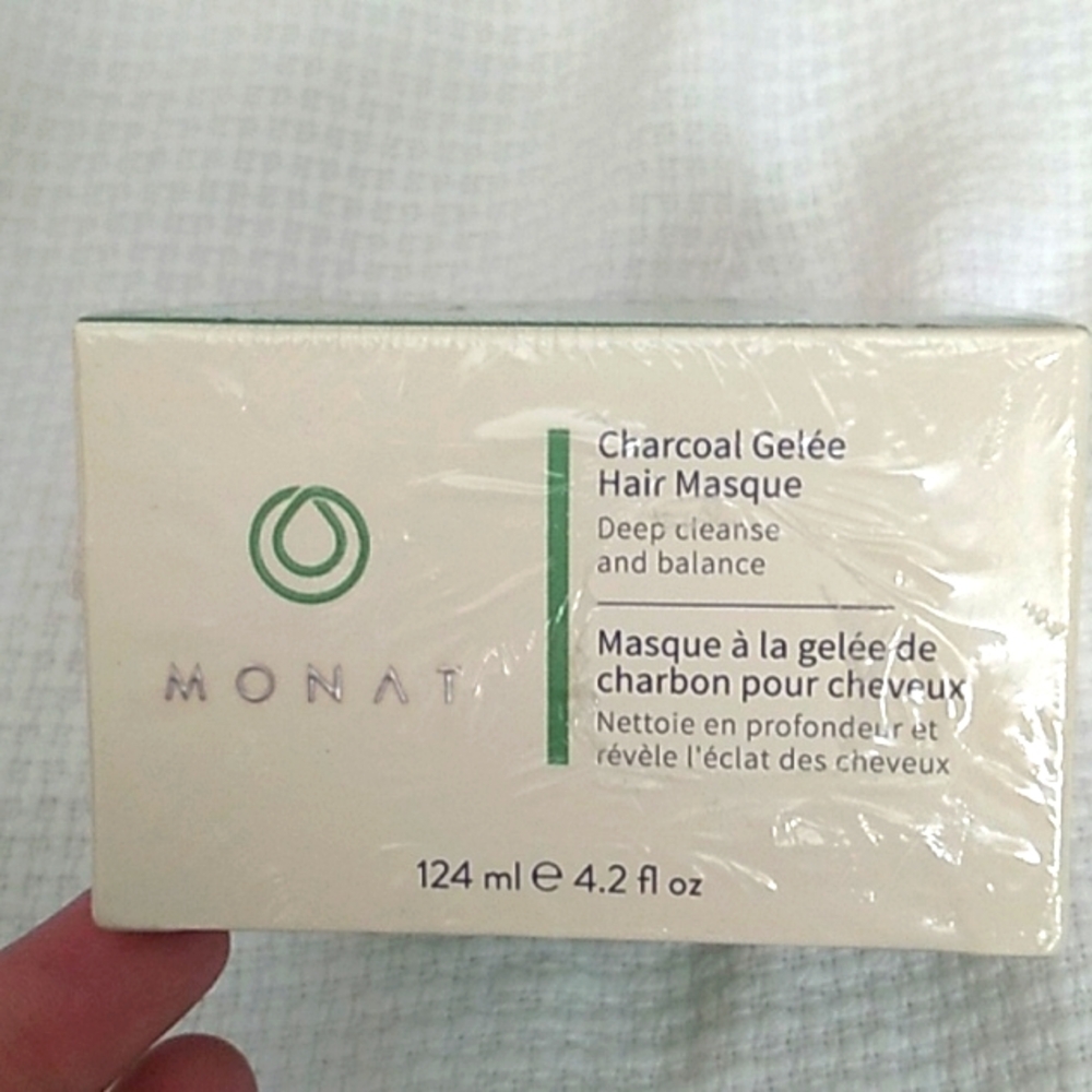 Monat Charcoal Gelee hair masque